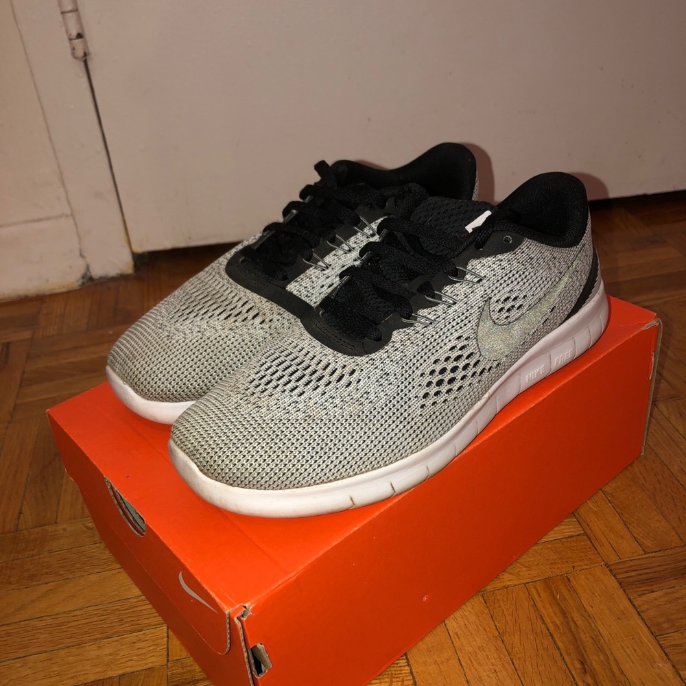 Nike Free Run GS 5.5Y - Picture 4 of 6